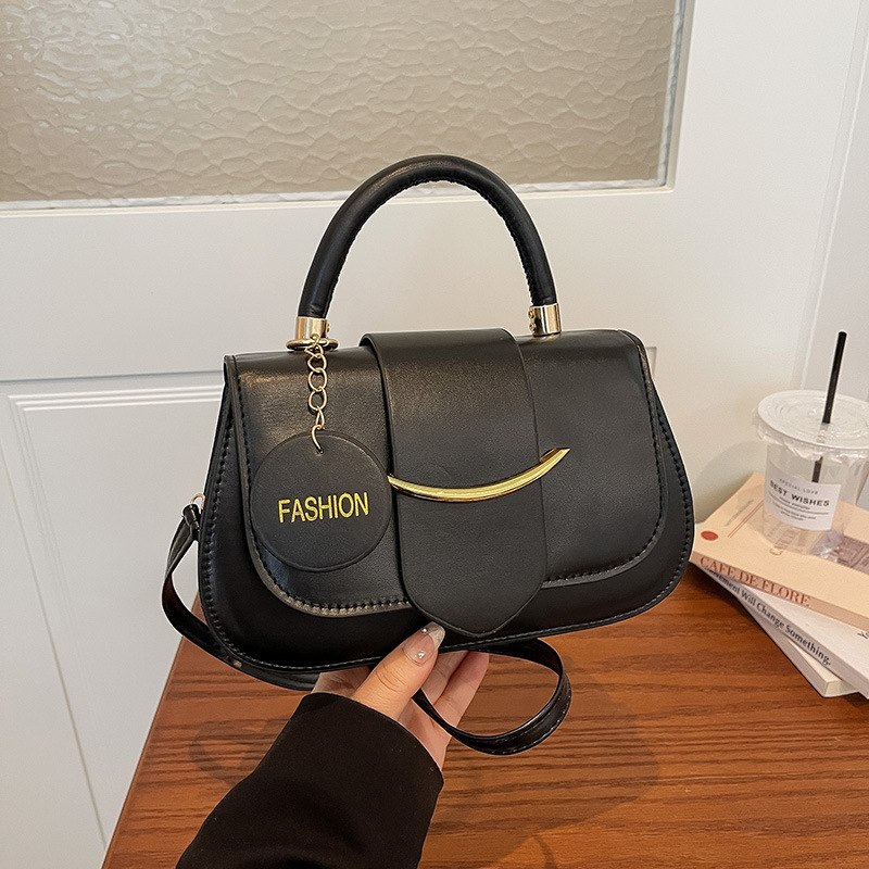 High-end, niche-designed handbags: 2026 autumn/winter new collection, popular and trendy crossbody bags, shoulder bags, and tote bags for women