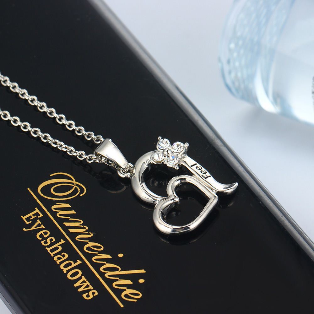 Elegant Personality Butterfly Diamond Valentine's Day Pendant Necklace display picture 5