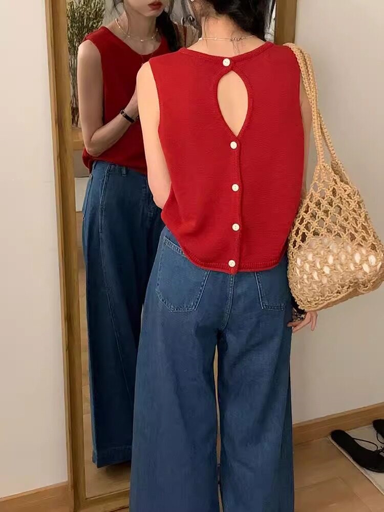 Red knitted vest