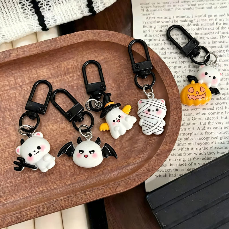 Cute Halloween keychain, fun cartoon little ghost, black-themed dark-style backpack pendant, student gift accessory