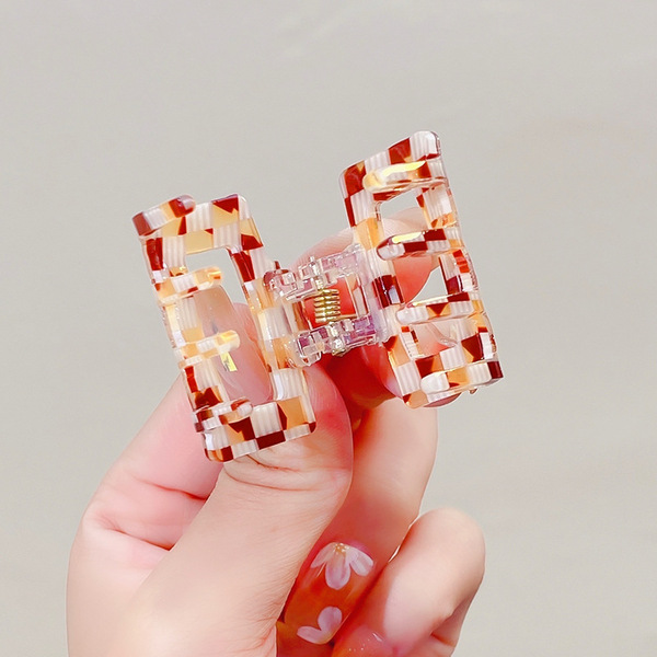 New square cubic acid grabbing the back of the back of the head half…