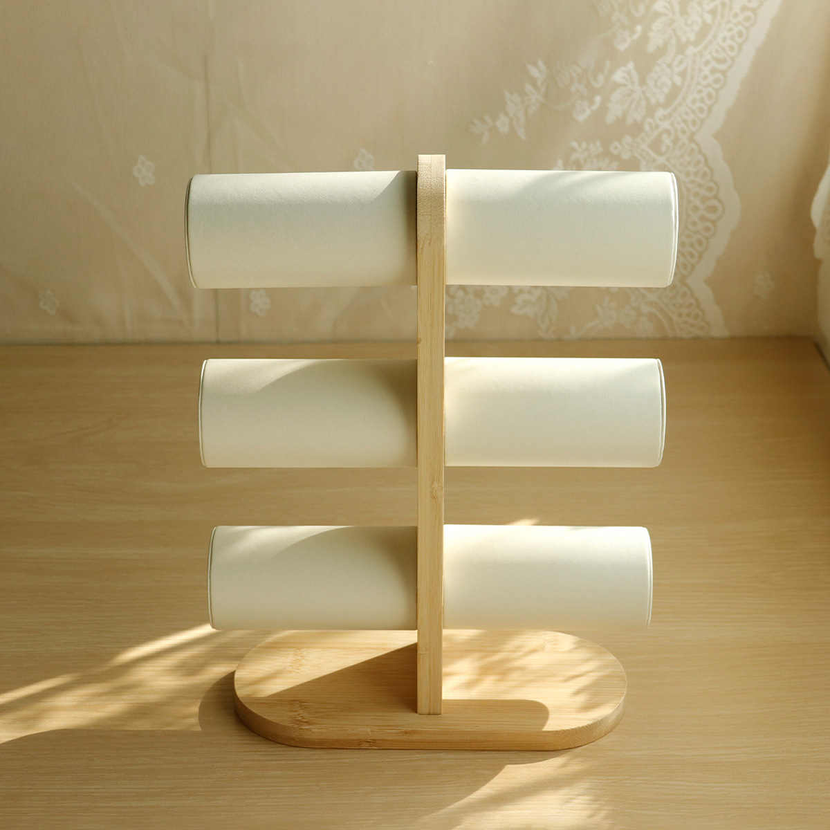 ����չʾ�������ֱ�����ר�ó��е���ľ���鱦��Ʒ���ɹҼ����μ�