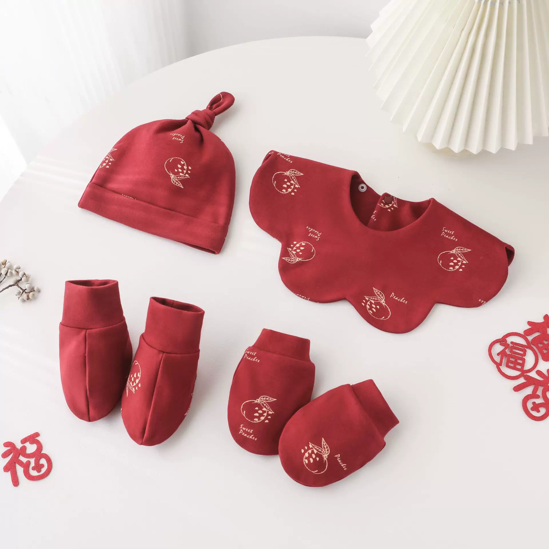 新款春秋婴儿新生儿胎帽A类防水口水巾初生套装刚出生宝宝见面礼