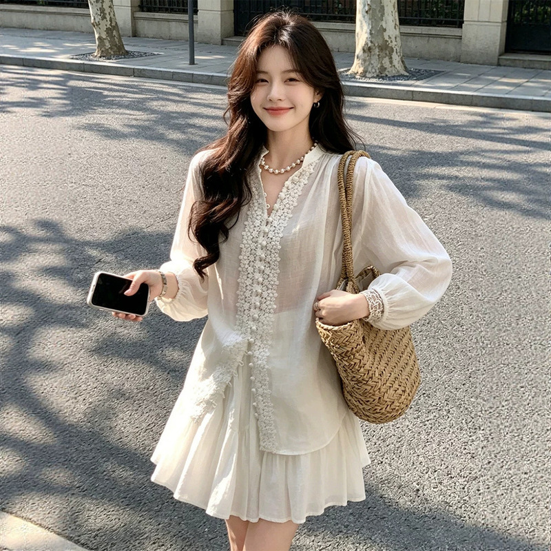 Old Money Style A-Line White Stand-Collar Shirt for Women, Summer Style, French Lace Patchwork, Lace Trim, Three-Quarter Sleeve Top Old Money Style A-Line White Stand-Collar Shirt for Women, Summer Style, French Lace Patchwork, Lace Trim, Three-Quarter Sleeve Top