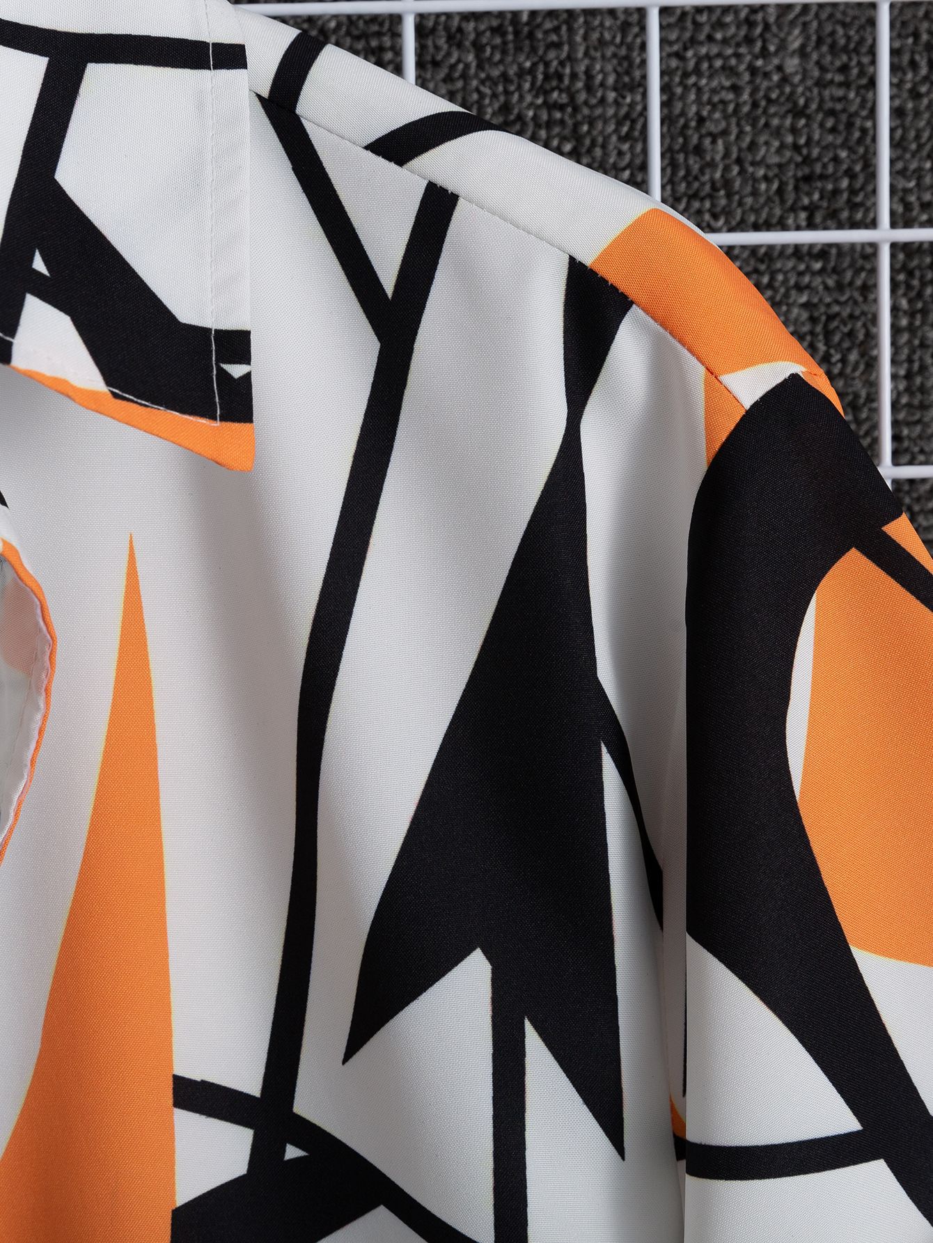 2024 Miesten muoti vapaa-ajan etninen tyyli digitaalinen painettu lyhythihainen paita ei-asentoinen_voghion.com