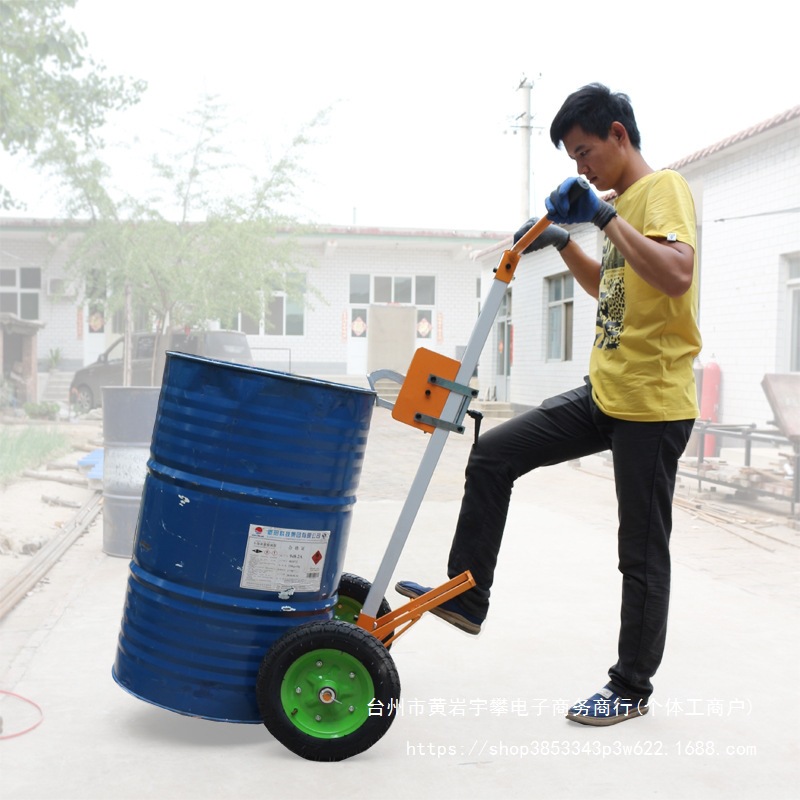 油桶搬运车鹰嘴手推200升塑料圆桶夹叉车铁桶拖拉油桶小推车工具