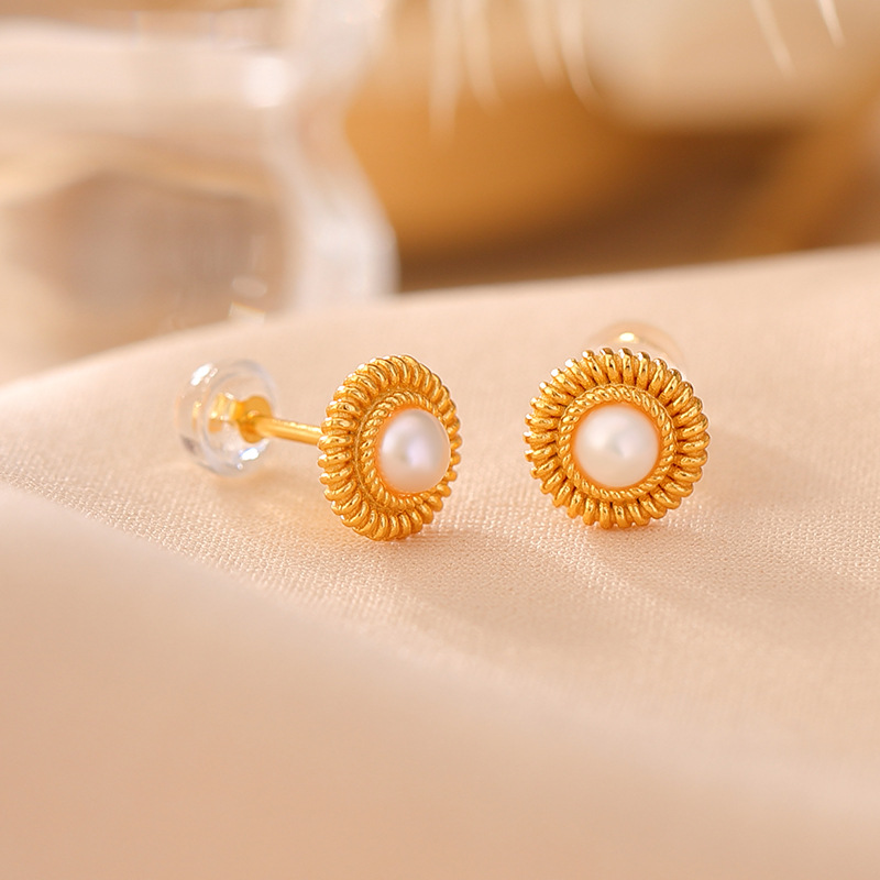 Bông tai nữ bạc S925 mạ vàng đính ngọc trai nước ngọt hình hoa cúc tròn phong cách retro — Một cặp