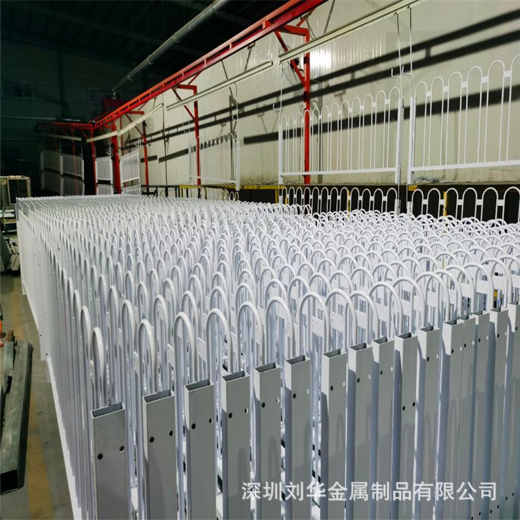 厂家批发市政道路安全隔离护栏京式隔离围栏高温喷涂U型管护栏