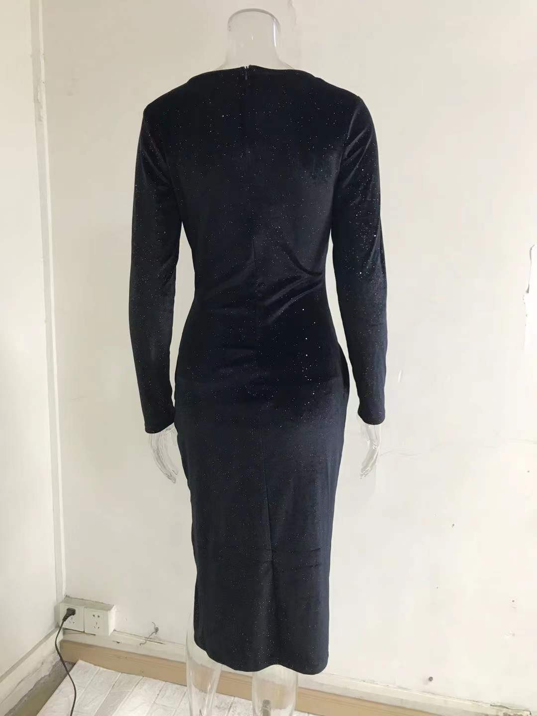 Robe de soirée sexy en velours mi-longue à manches longues, dévoilant les jambes, issue du commerce transfrontalier européen et américain._voghion.com