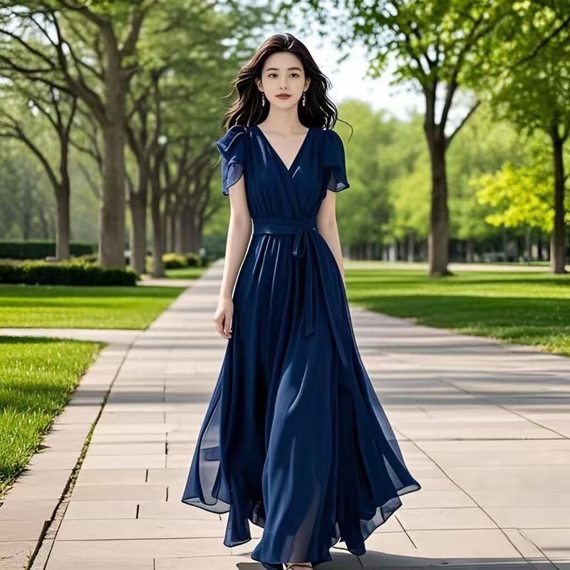 High-End Blue V-Neck Chiffon Dress for Women, Summer Elegant Seaside Vacation Long Dress with a Large Hem, Waist-Cinching, Flowing Beach Dress High-End Blue V-Neck Chiffon Dress for Women, Summer Elegant Seaside Vacation Long Dress with a Large Hem, Waist-Cinching, Flowing Beach Dress