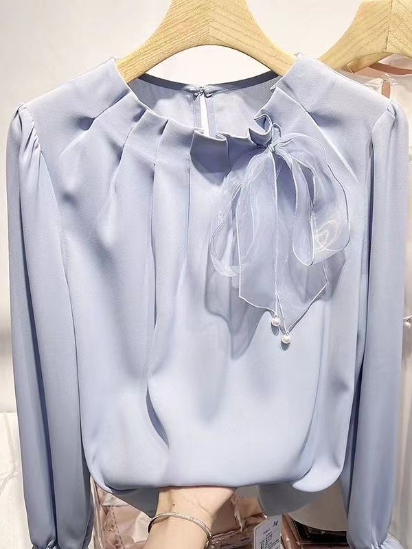 Elegant shiffon shirt with bow