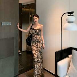 跨境批发夏季复古收腰修身性感吊带连衣裙女海边度假风碎花连衣裙
