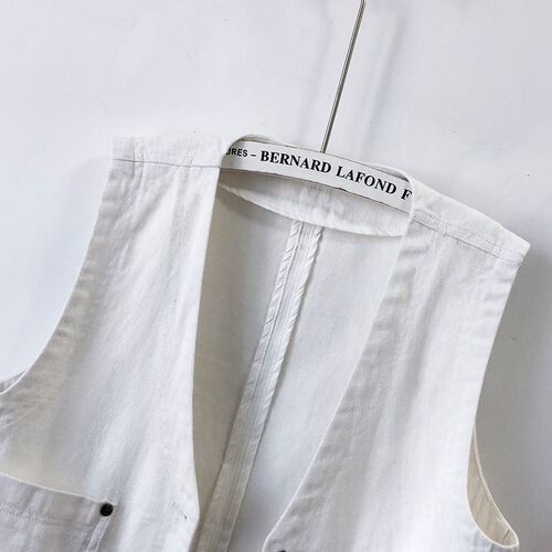 Simple white casual denim vest for women, short sleeve spring and summer sleeveless backless vest, can be worn over a denim jacket or cape.