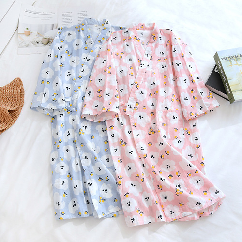 Four-season gauze nightgown with long sleeves, double-layered design—soft, oversized style perfect for sauna sessions or as a lightweight kimono.