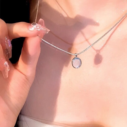 Moonlight Stone Sea Blue Sapphire Necklace for Women 2024 New Light Luxury Niche Clavicle Chain for Women Snake Bone Chain Sweater Chain Accessory
