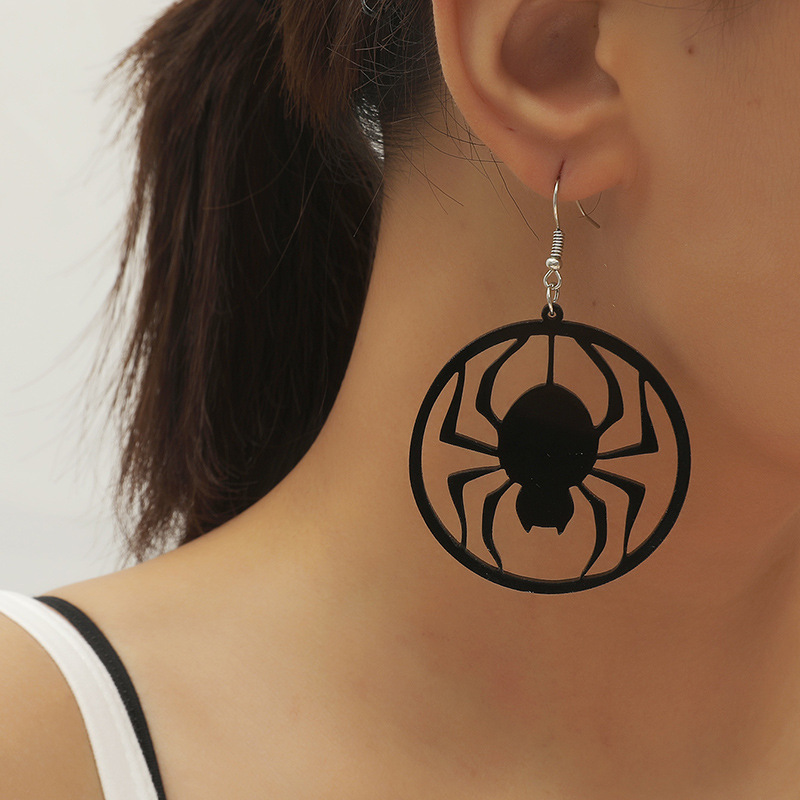 Wholesale Jewelry Retro Hollow Round Spider Pendant Earrings Nihaojewelry display picture 1