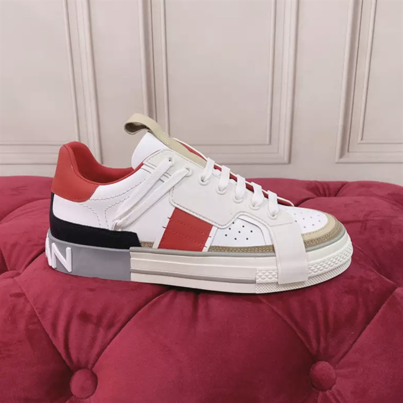 Zapatos deportivos casuales transpirables y perforados de moda coreana estilo DG, versión superior, para hombre, invierno 2025, zapatos blancos de moda europeos y americanos para mujer.