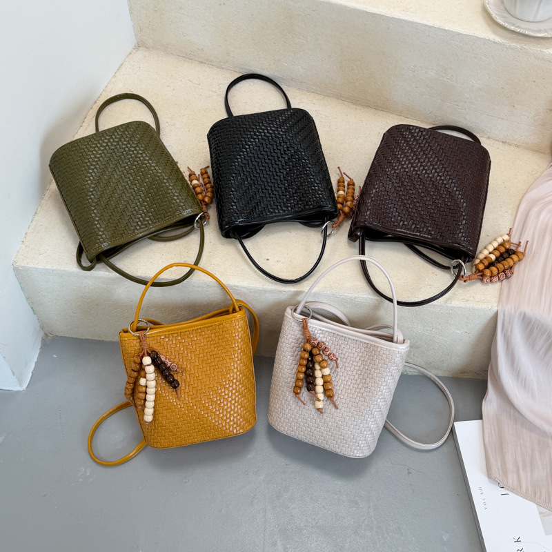 Cross-border trendy retro handbag with unique design, woven bucket bag, stylish and versatile, fashionable shoulder and crossbody bag
