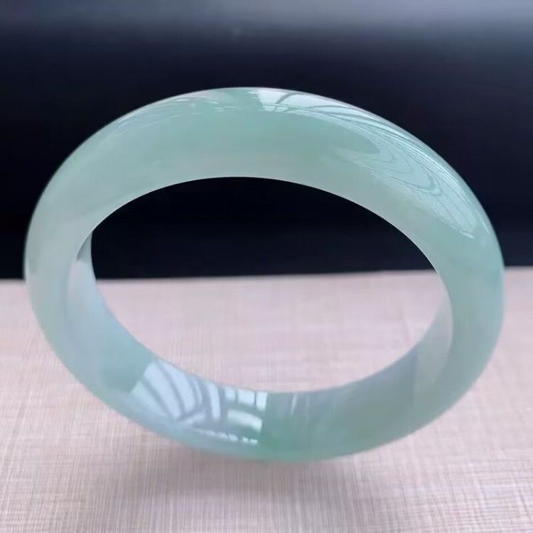 Vòng tay ngọc bích Miến Điện băng sáp xanh nhạt dầu xanh, đường kính trong 54–63 mm chi tiết 5