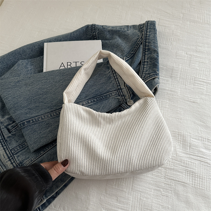 2024 nuevo bolso de axila, bolso de hombro de diseño de personalidad de pana negra retro retro, bolso de luna nueva casual