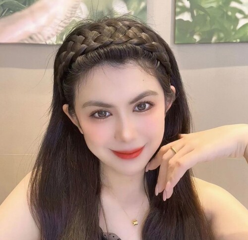 Hairband for women, integrated fishbone braid extension with widened and thickened style, high forehead, popular braided and pressed hair clip, suitable for face covering.