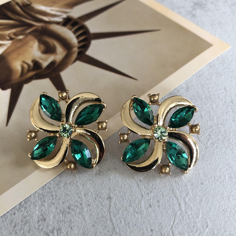 Retro Green Enamel Square Water Drop Pendant Earrings Wholesale Nihaojewelry display picture 15