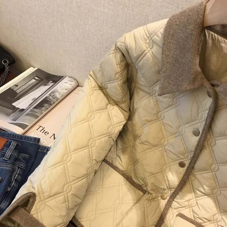 自留，上身感觉就是轻，柔，暖！复古菱格衍缝撞色宽松翻领外套女