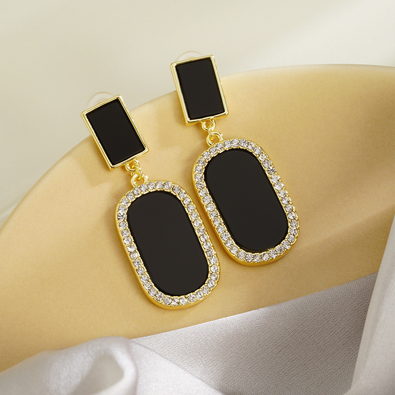 Vietnam Sha Jin moda elíptica micro-instalación de piedra de ojo de gato aleación de cobre de estilo europeo y americano joyas transfronterizas orejas no se desvanecen
