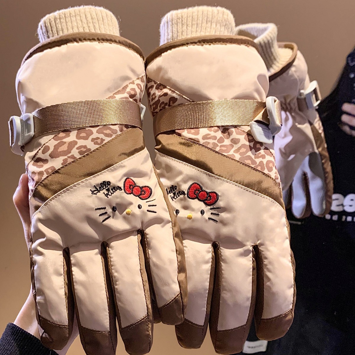 Sanrio genuino HelloKitty guantes de esquí de invierno para montar al aire libre guantes de calentamiento de lana gruesa