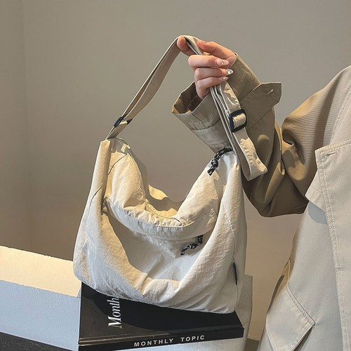 Ladies' Leisure Bags 2025 New Lightweight Versatile Travel Tote Single Shoulder Bag Large Capacity School Commute Crossbody Bag