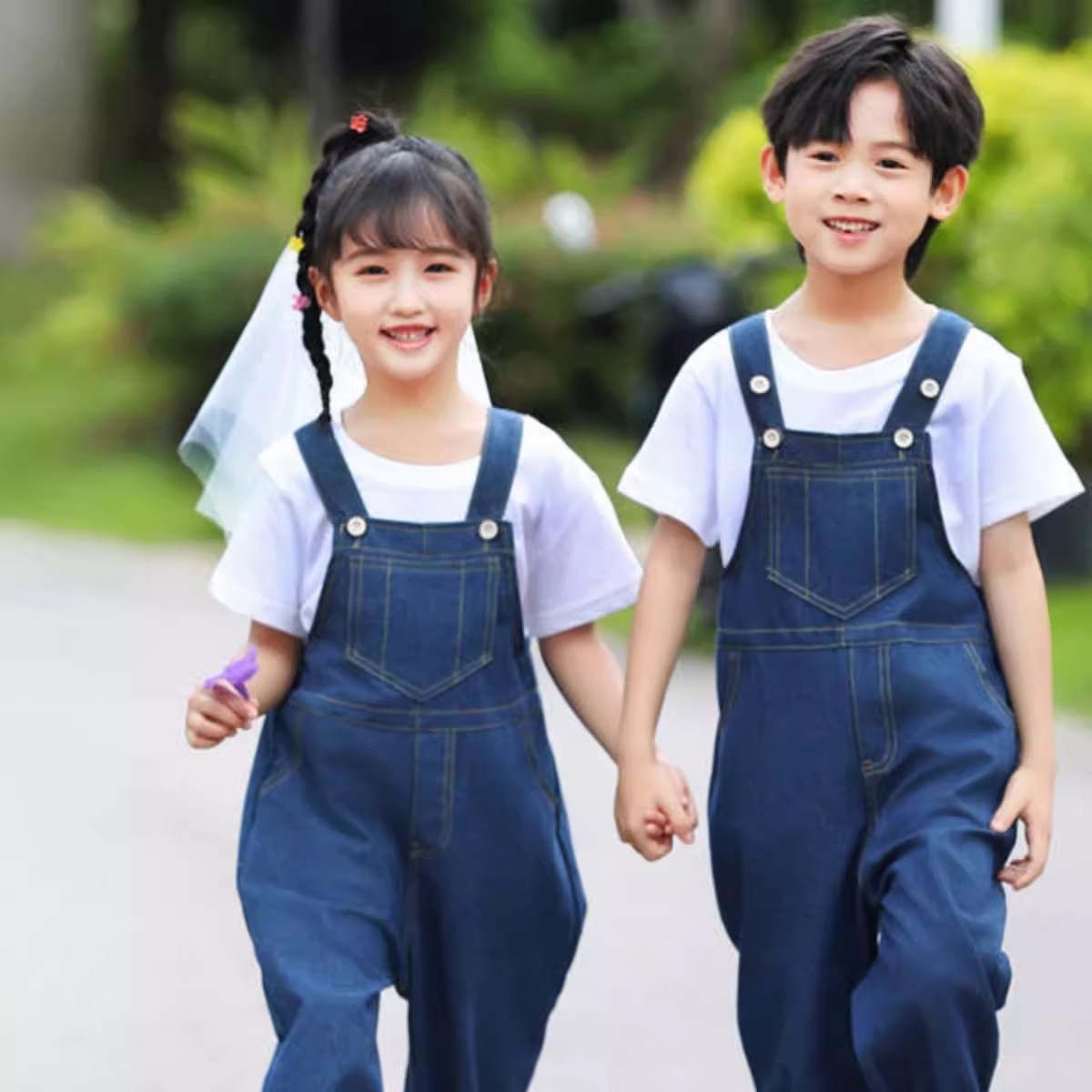 親子裝一家三口四口家庭套裝父子母女裝牛仔背帶套裝2024新款春夏