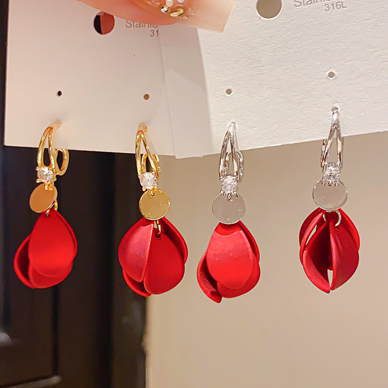 Acrylic retro fashionable small earrings with zircon