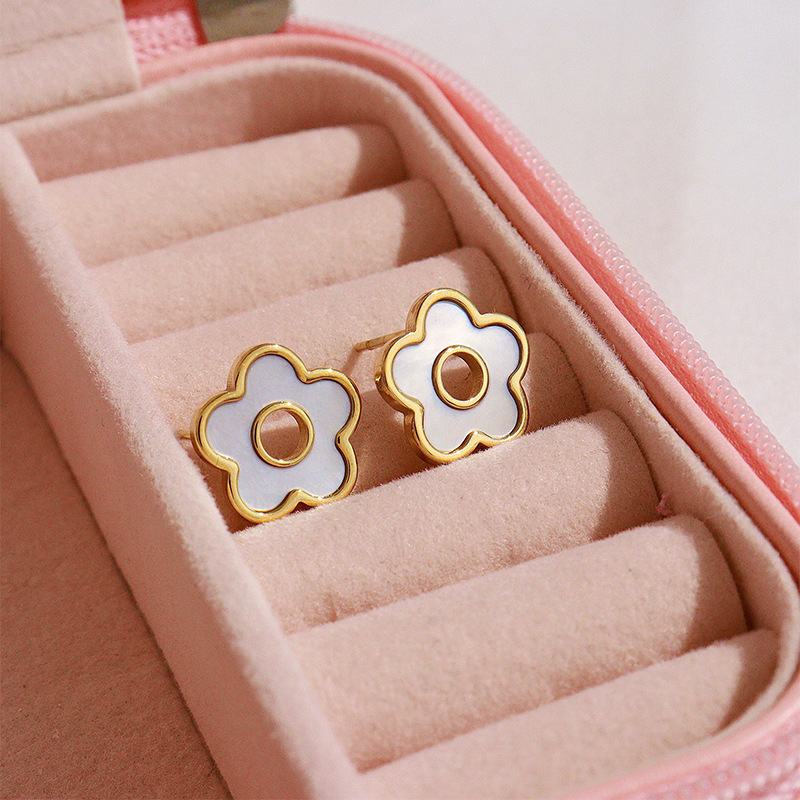 Fashion Cute Flower White Shell Stainless Steel Ear Stud display picture 5