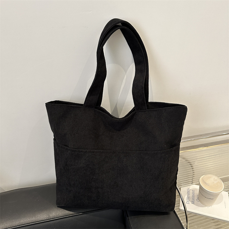 Bolsas casuales populares de gran capacidad de este año 2024 invierno nuevo estilo versátil bolsas de hombro bajo la axila bolsas de moda