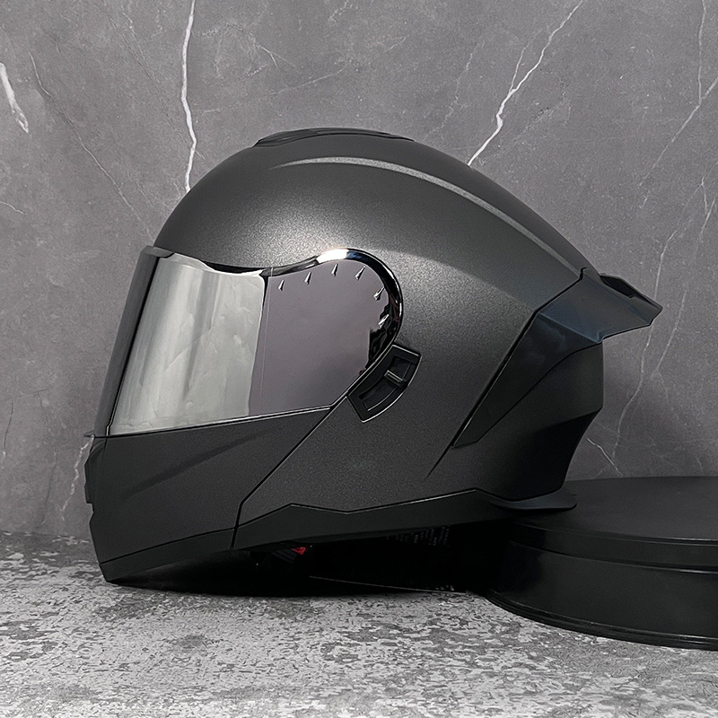 Casco LVS para hombres y mujeres cubierta completa casco de exposición de doble lente personalidad Bluetooth verano medio casco Four Seasons carreras de coches eléctricos