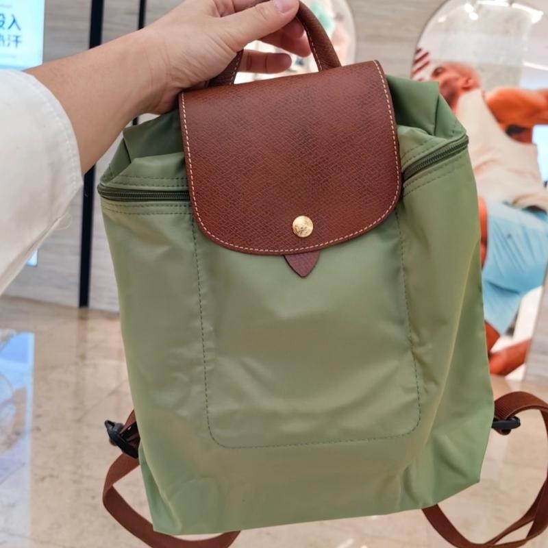 Classic moss green shoulders