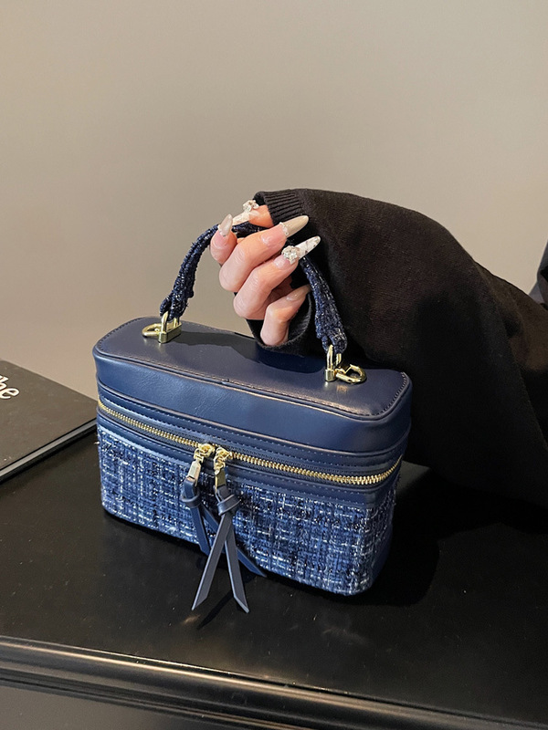 バッグの女性バッグの編み物バッグのつなぎ合わせは色の手提げの箱の包みにぶつかって2025新型の韓国版の洋気のシングル肩の斜めのバッグの潮にまたがります。|undefined