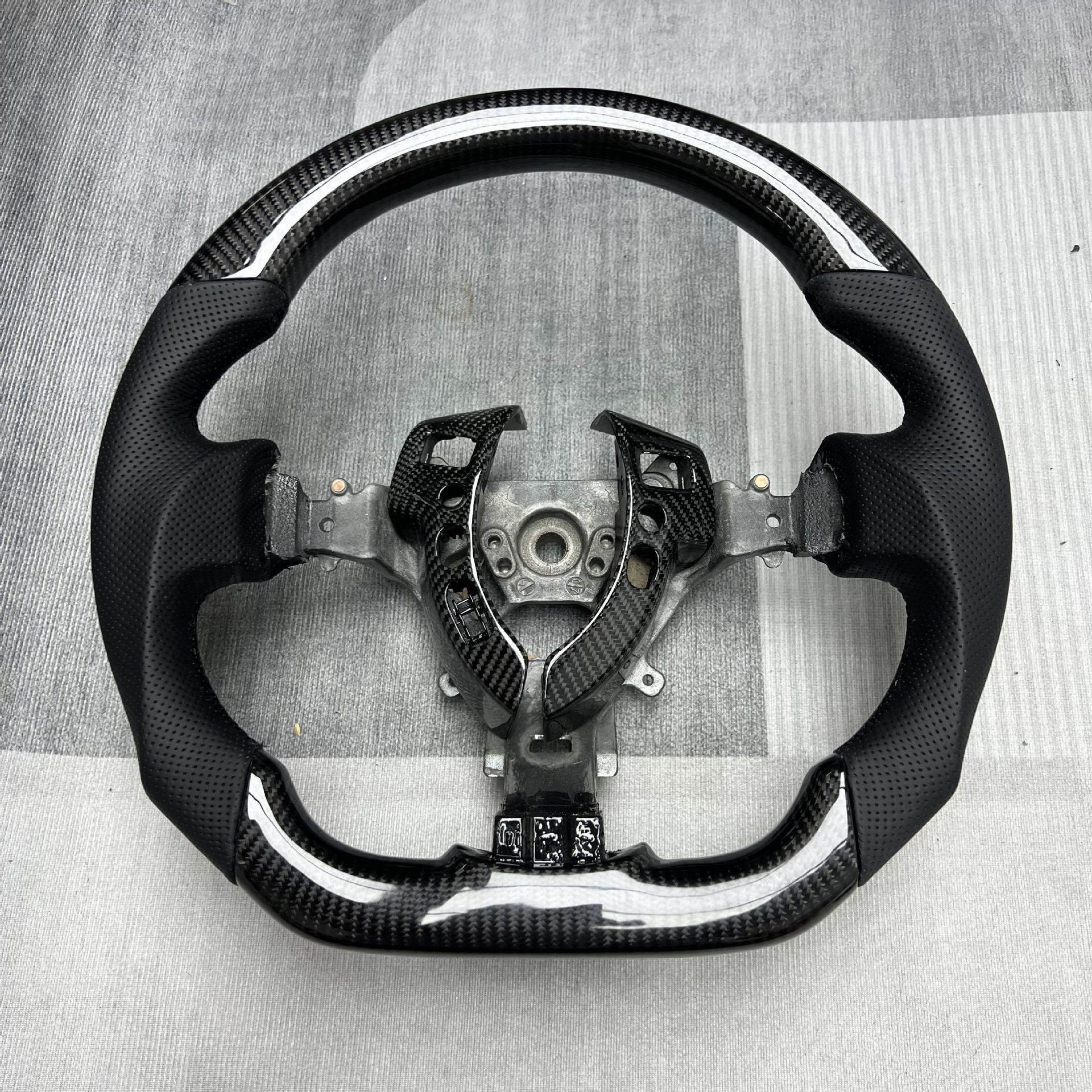 Car Steering Wheel Customization Suitable for Maserati Ghibli Carbon Fiber Flat-Bottom Steering Wheel Modification