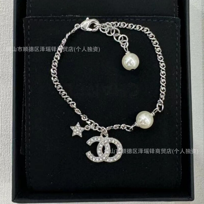 Real shot of Chanel-style double C diamond-studded star pearl bracelet for women, Chanel-inspired fashion light luxury style women's jewelry wholesale Real shot of Chanel-style double C diamond-studded star pearl bracelet for women, Chanel-inspired fashion light luxury style women's jewelry wholesale