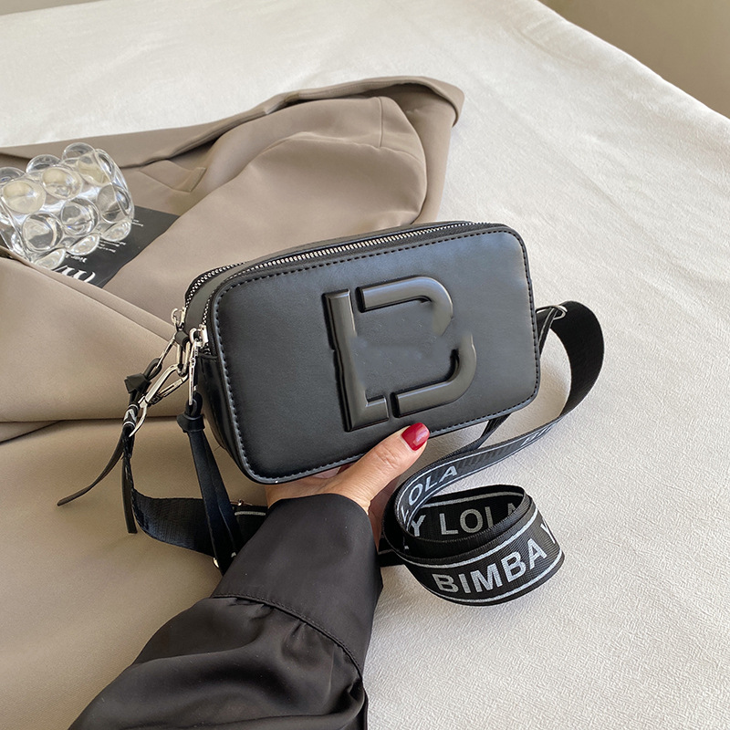 Bolso de hombro transfronterizo tendencia de moda femenina casual todo-fósforo teléfono móvil pequeño bolso cuadrado al por mayor cinturón de hombro ancho bolso de mensajero de color sólido