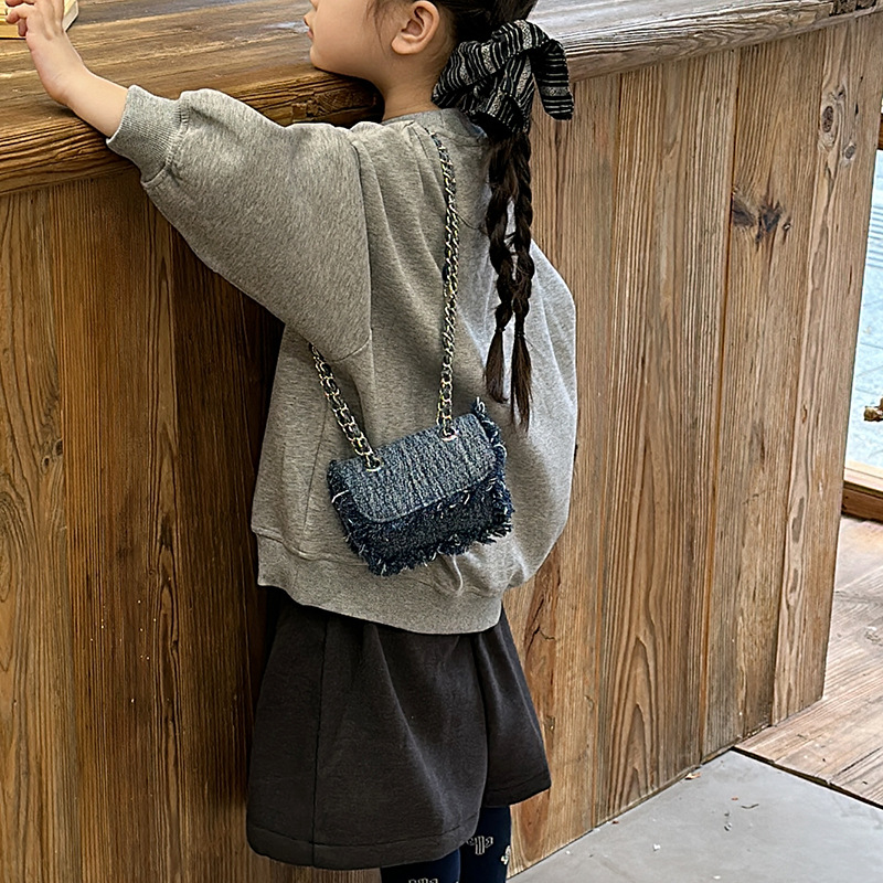 Bolso de hombro de moda para niños y niñas con bordes sin rebaby versión coreana de estilo occidental mini bolso de mensajero para bebés otoño e invierno nuevo bolso de cadena para niños