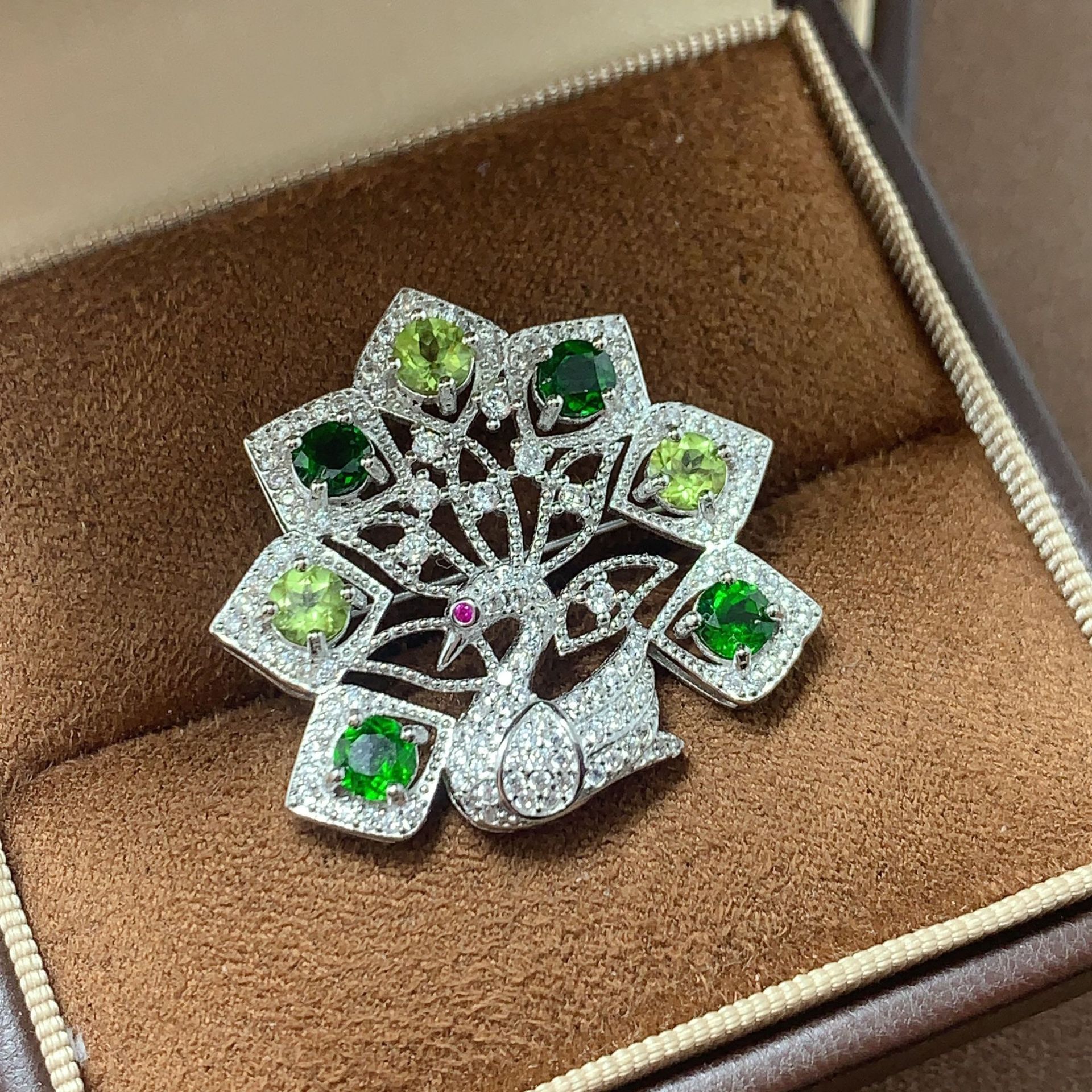 Natural Diopside Peridot Brooch 925 Silver Inlaid Accessible Luxury Factory Direct Sale