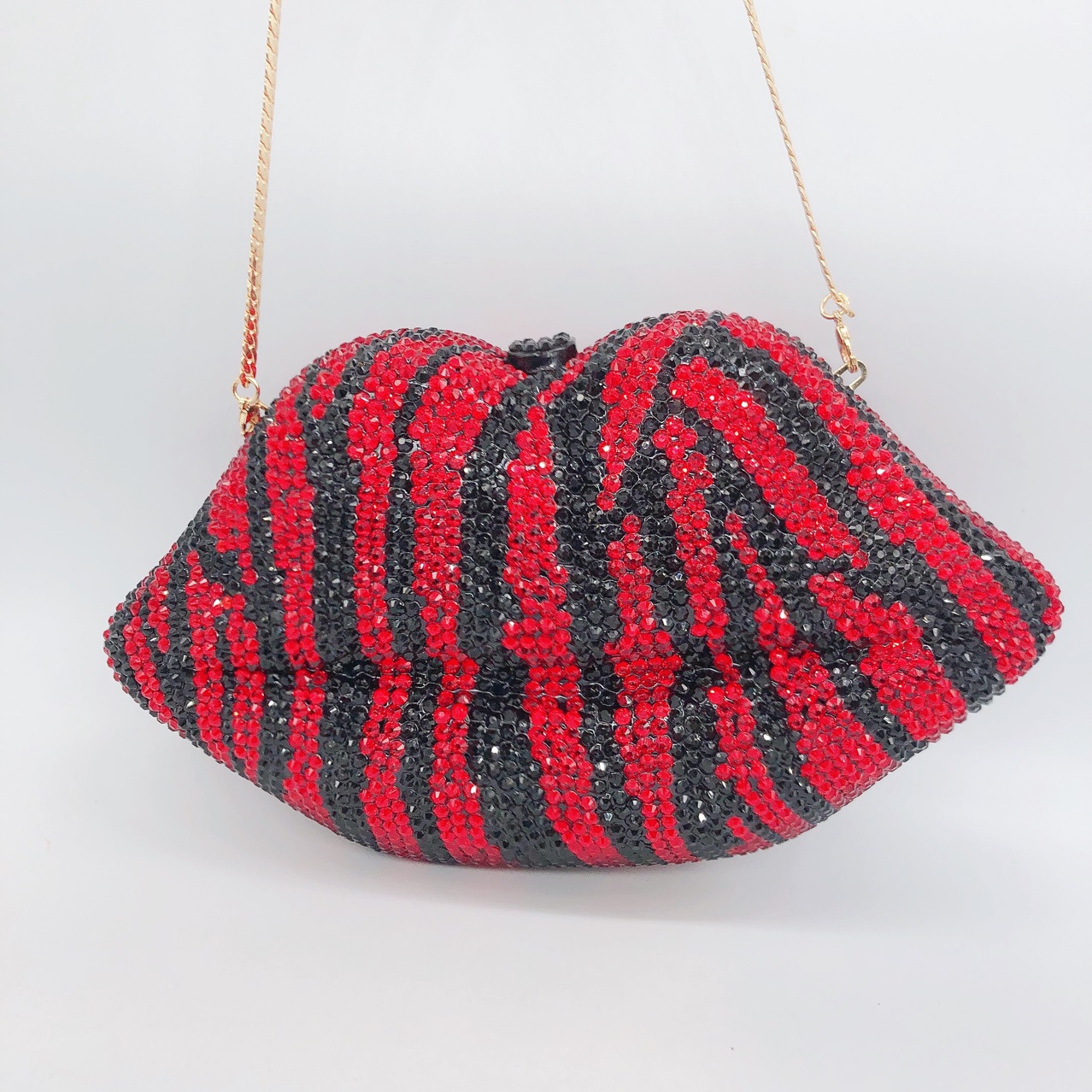 Túi clutch dạ tiệc đính đá viền môi ngựa vằn — Cá tính đặt làm