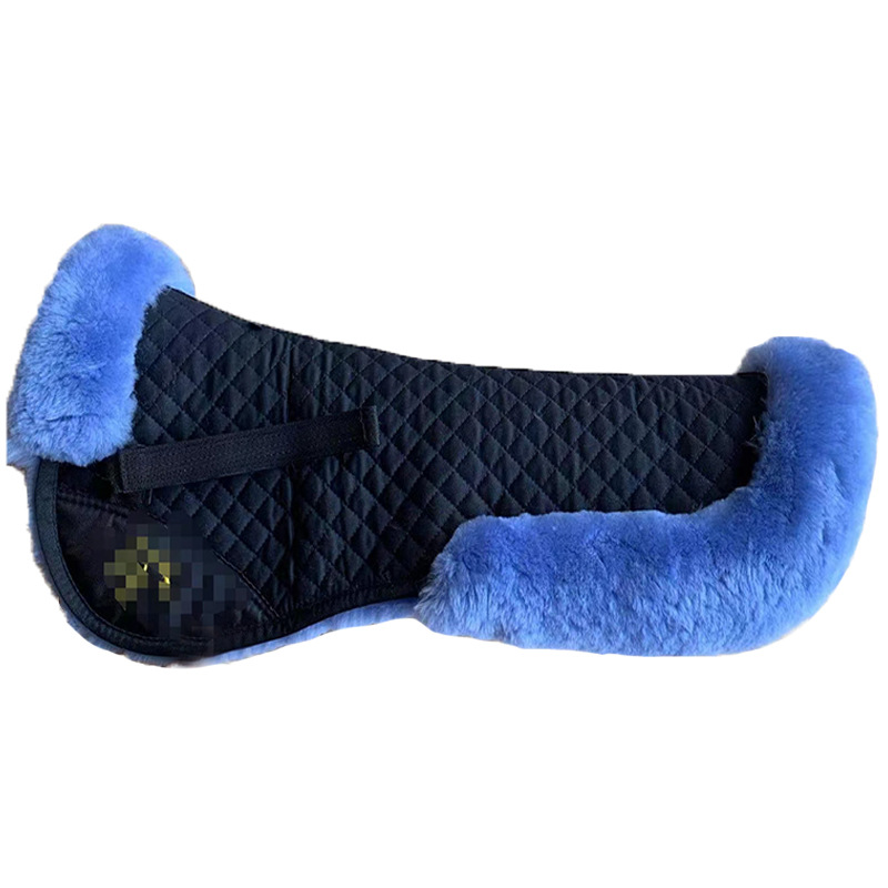 Factory direct supply of Australian thickened wool Western-style saddle pads, equestrian supplies, horse back balance and shock absorption pads, and equestrian equipment processing.