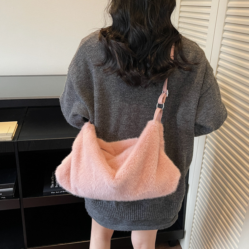 Otoño e invierno perezoso bolso de peluche para mujeres 2025 nuevo bolso plegable de mano de gran capacidad bolso de hombro bolso de lana