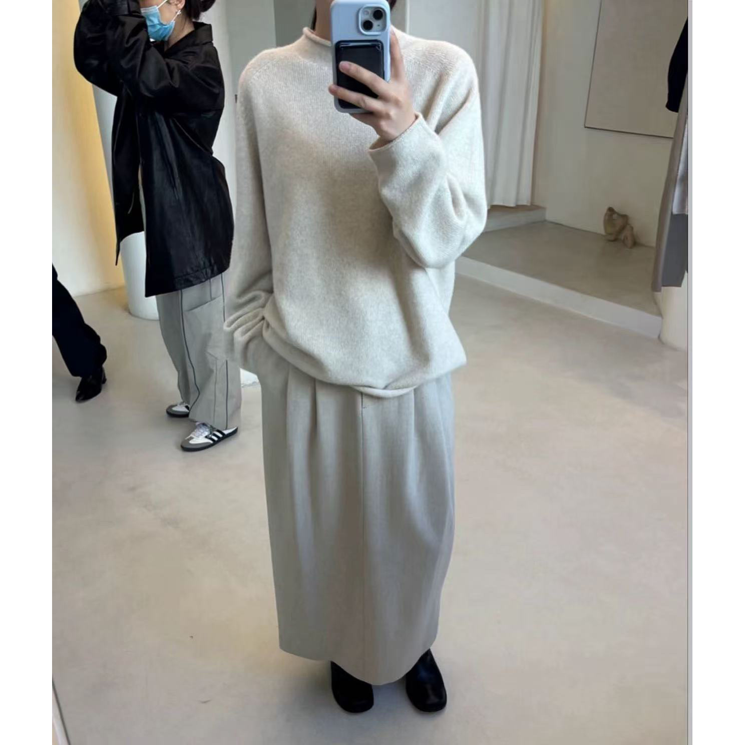 现 2025冬季新款韩国设计师mo*a慵懒风双褶直筒开叉半身裙