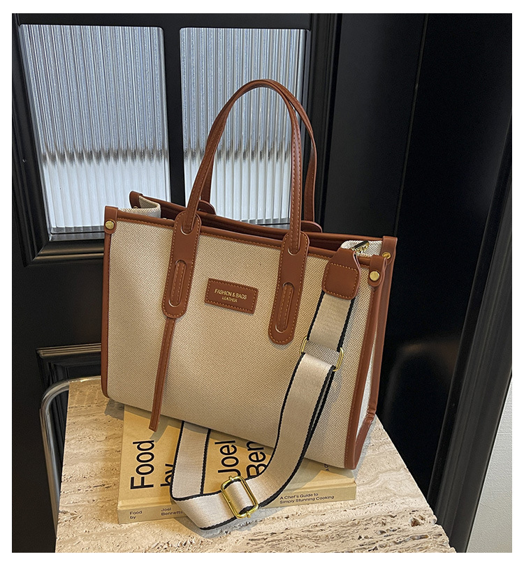 A new 2024 popular and versatile crossbody bag for women's commuting, a stylish tote bag details Picture