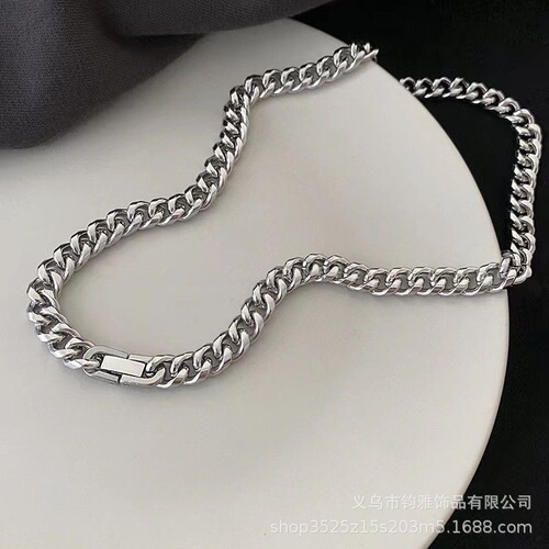 Stainless steel Cuban chain necklace with snap clasp—colorfast, chunky design, perfect for both women and men, trendy Instagram-inspired streetwear hip-hop style.