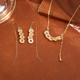 耳钉;耳环;项链