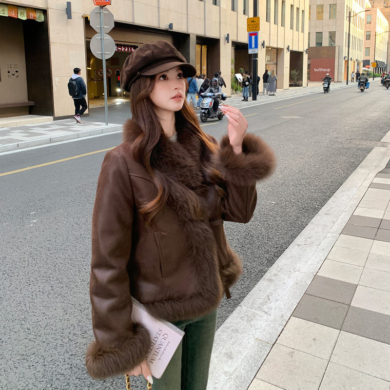 Light Luxury and High-End Small Fox Fur Outwear for Women with Large Fur Collar and White Duck down Liner Parka down Jacket